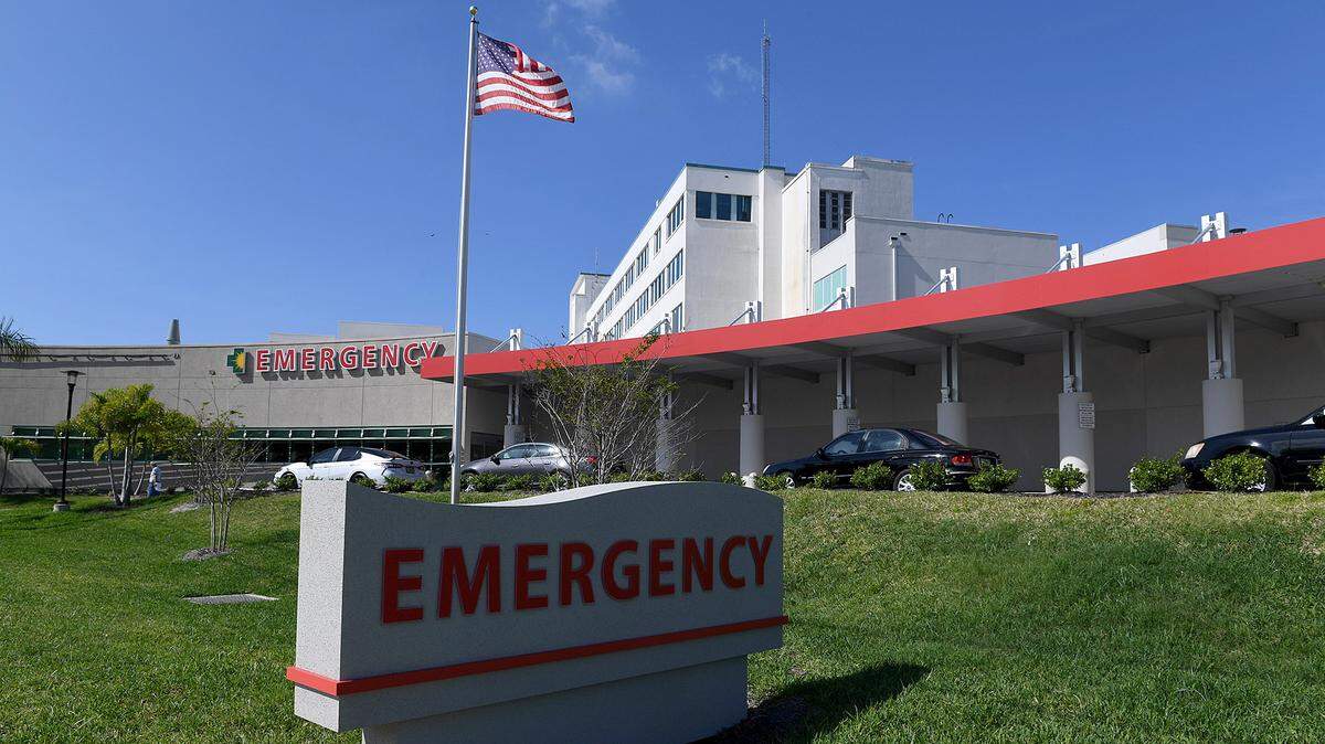Manatee Memorial Hospital, emergency entrance