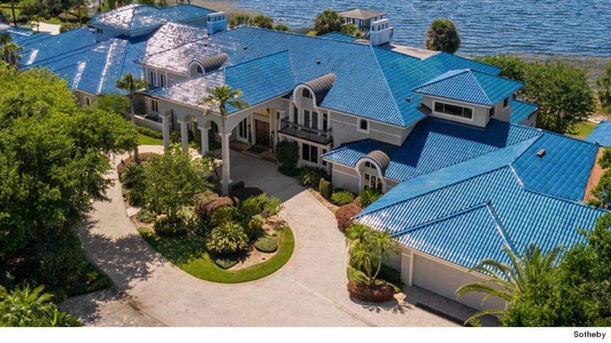 Former NBA star Shaquille O’Neal is trying to sell his Florida mansion 