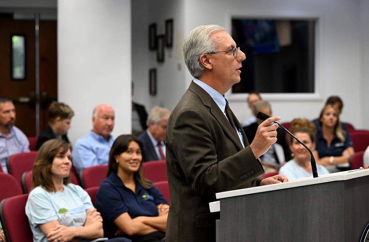 The Planning Commission voted not to recommend changes that would scale back the county’s wetland protection rules on Thursday, Aug. 10, 2023, but the Manatee County Commission voted 6-1 in favor of moving the process along. Daniel DeLisi, a hired consultant with ties to local developers, speaks to the Planning Commission in this Bradenton Herald file photo.