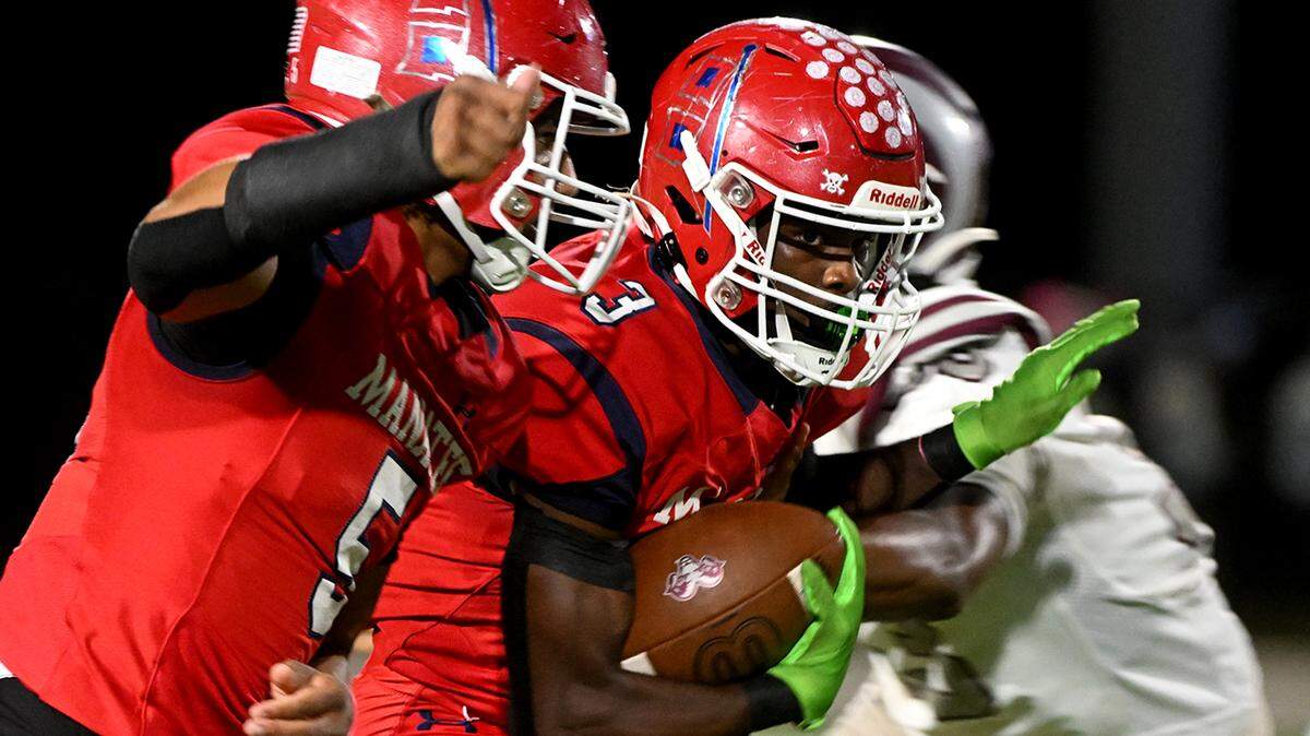 Manatee’s Tyron Jackson plays Sarasota Riverview at Joe Kinnan Field at Hawkins Stadium on Friday, Nov. 17, 2023.