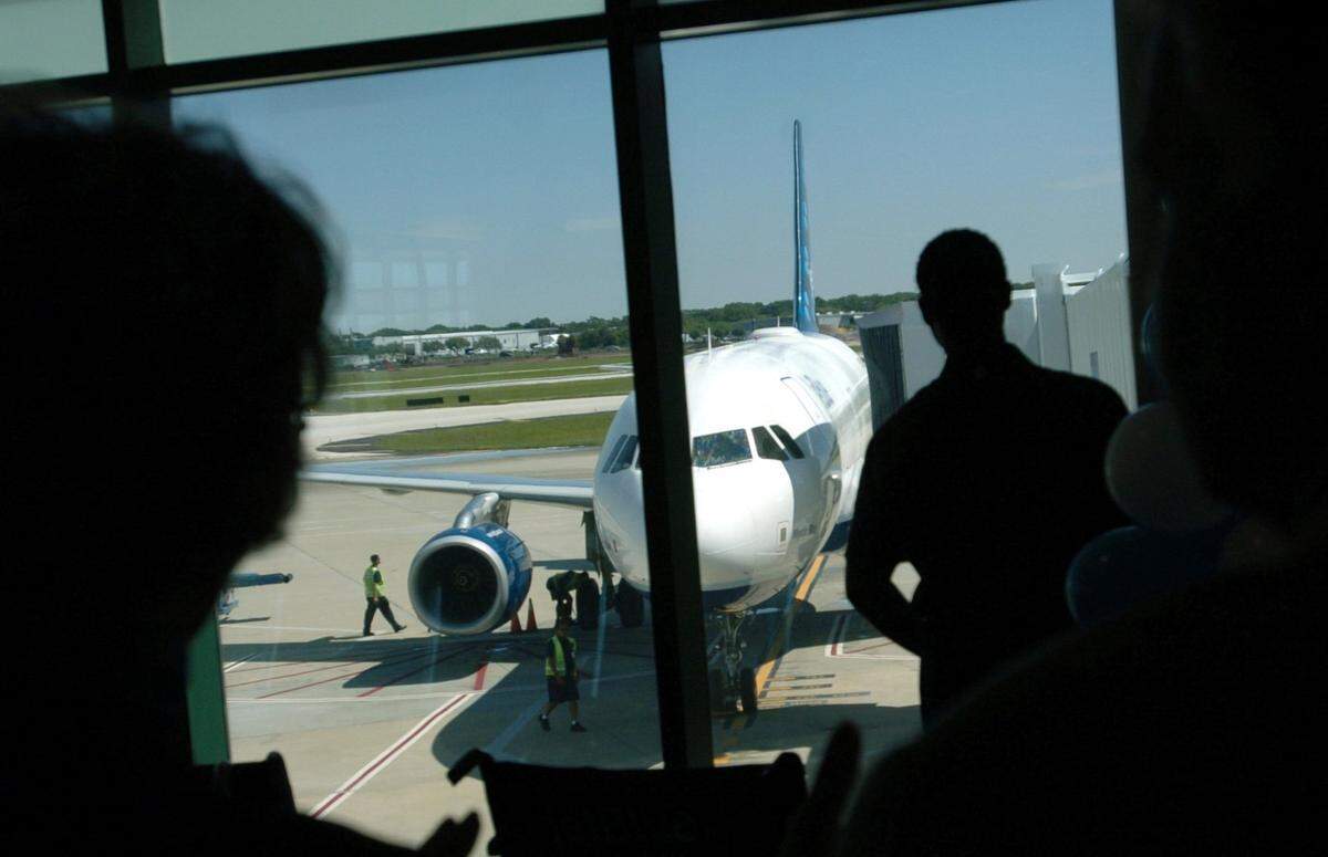 JetBlue, which began serving Sarasota Bradenton International Airport in 2006, shown above, has announced it is adding service to Newark, New Jersey.