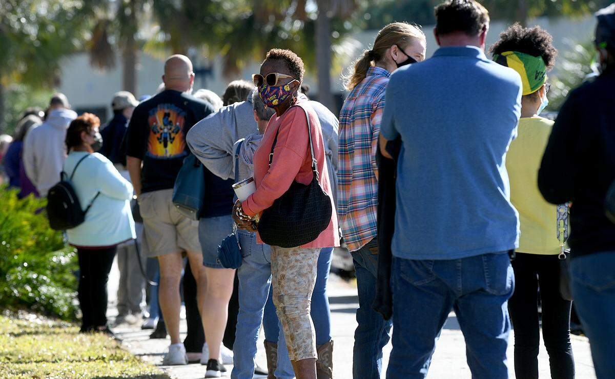 12/28/20--A long line formed in the parking lot of the Bradenton Area Convention Center for COVID-19 testing.