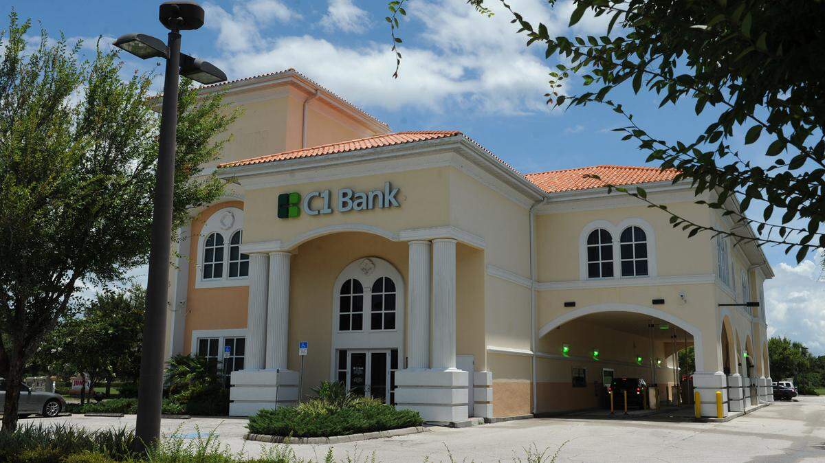 The C1 Bank branch at 2025 Lakewood Ranch Blvd. along with all the other branches in the company will become part of Bank of the Ozarks by the start of the second quarter of 2016. C1 stockholders approved a merger between the two companies last week. GRANT JEFFERIES/Bradenton Herald