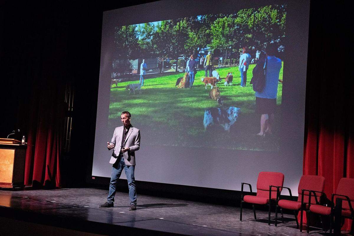Peter Kageyama, author of “For the Love of Cities,” recently spoke to community leaders, foundations, businesses, government staff, elected representatives and nonprofits in Manatee County about why people love where they live.