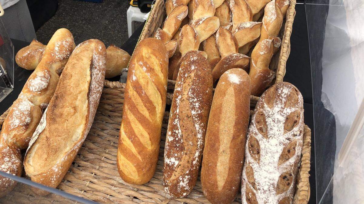 11/8/2021--The Lakewood Ranch farmers market kicks off in its new location at Waterside Place on Sunday, Nov. 7,​ with more than 75 vendors selling organic produce, baked goods, pet products, flowers, and prepared foods.