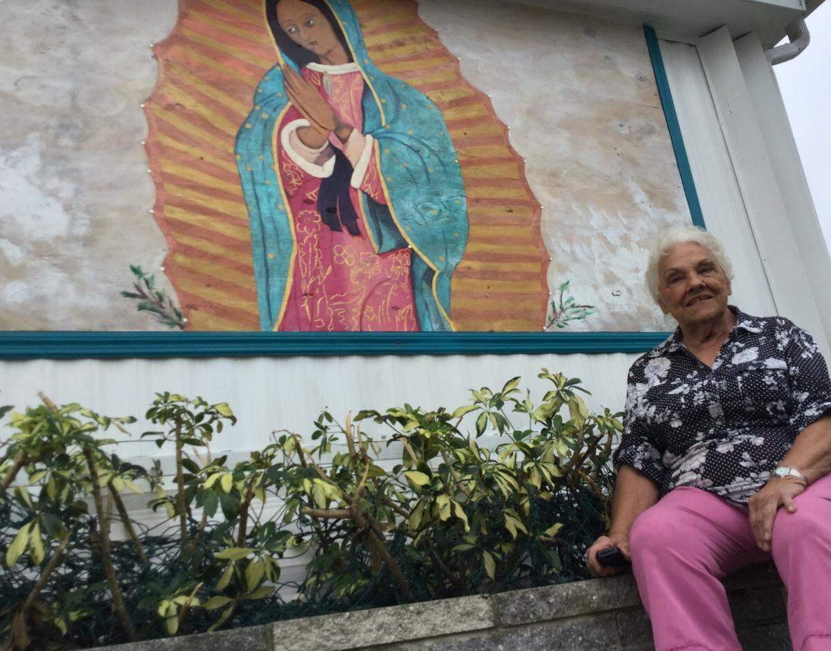 The management at Bradenton Tropical Palms wants Millie Francis, 85, to remove a painting she did of the Virgin Mary on her mobile home. She says it won’t happen and vows to fight back.
