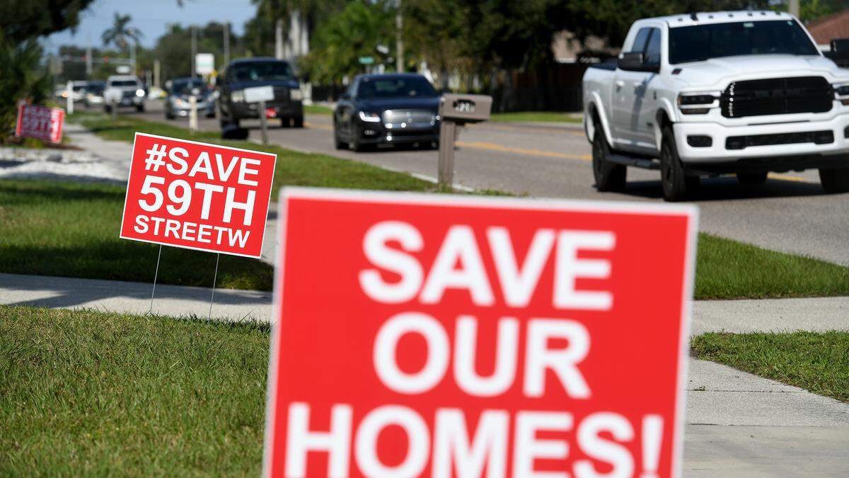 West Bradenton residents on 59th Street West demanded answers from county officials after receiving misleading letters about an upcoming roadway expansion projec