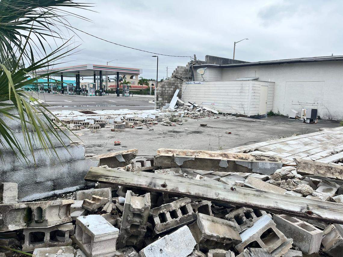The 7-Eleven on 8th Avenue near Sutton Park in Palmetto can be seen after concrete walls on an abandoned building came down during Hurricane Ian on Thursday, Sept. 29, 2022.