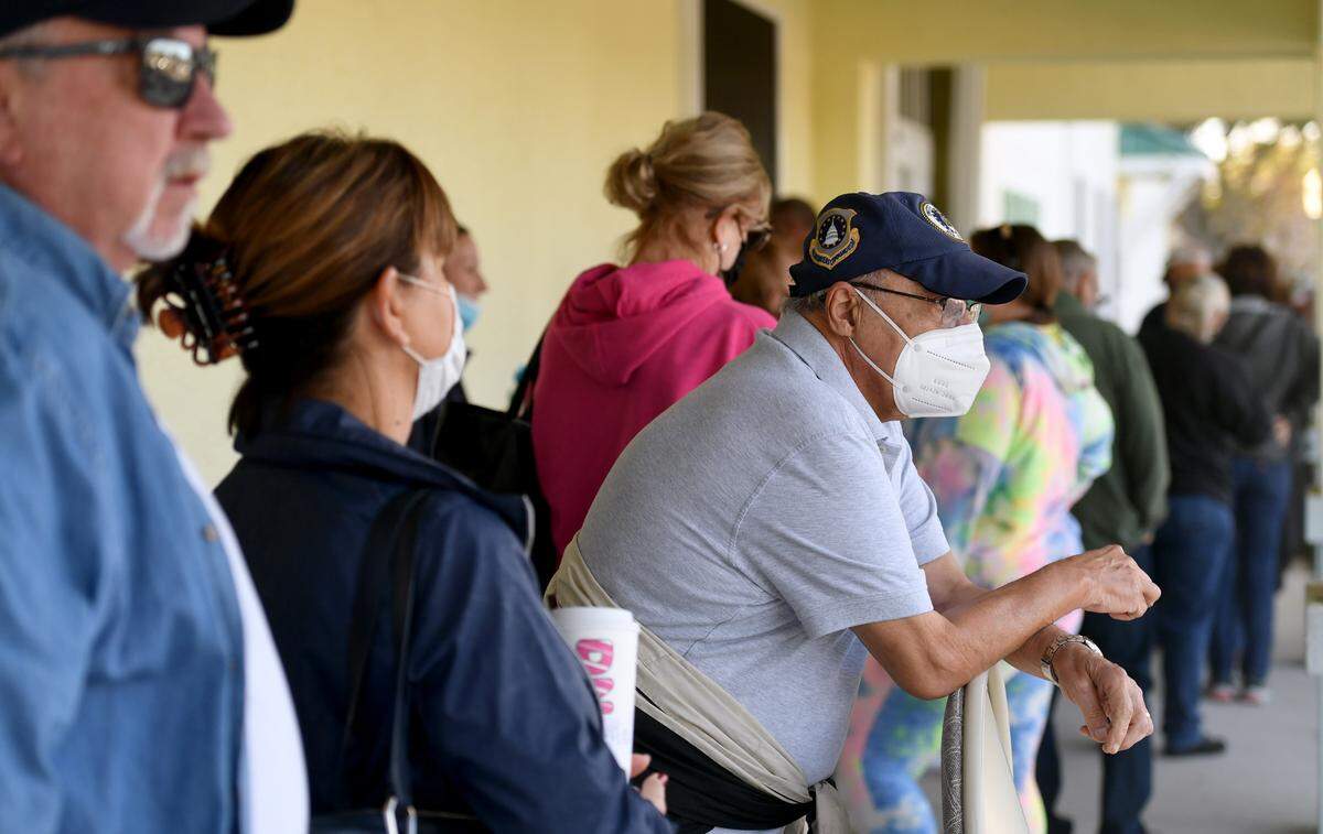 01/05/22—Hundreds were in line at the South Manatee library branch before 9 a.m. Manatee County is distributing 7,500 rapid at-home COVID-19 kits which were supplied by the Florida Department of Health at the county libraries.