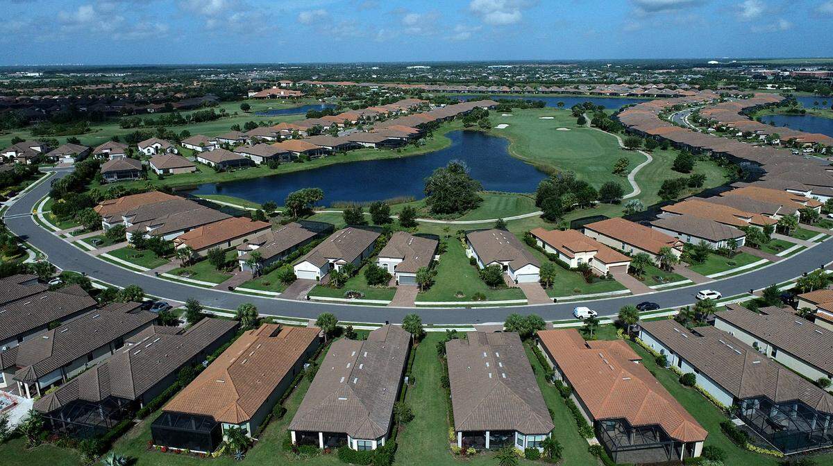 07/13/207/13/21-Lakewood Ranch builders sold a record 2,574 new homes in 2021, a 20 percent increase over the previous record of 2,149 sold in 2020.&nbsp;