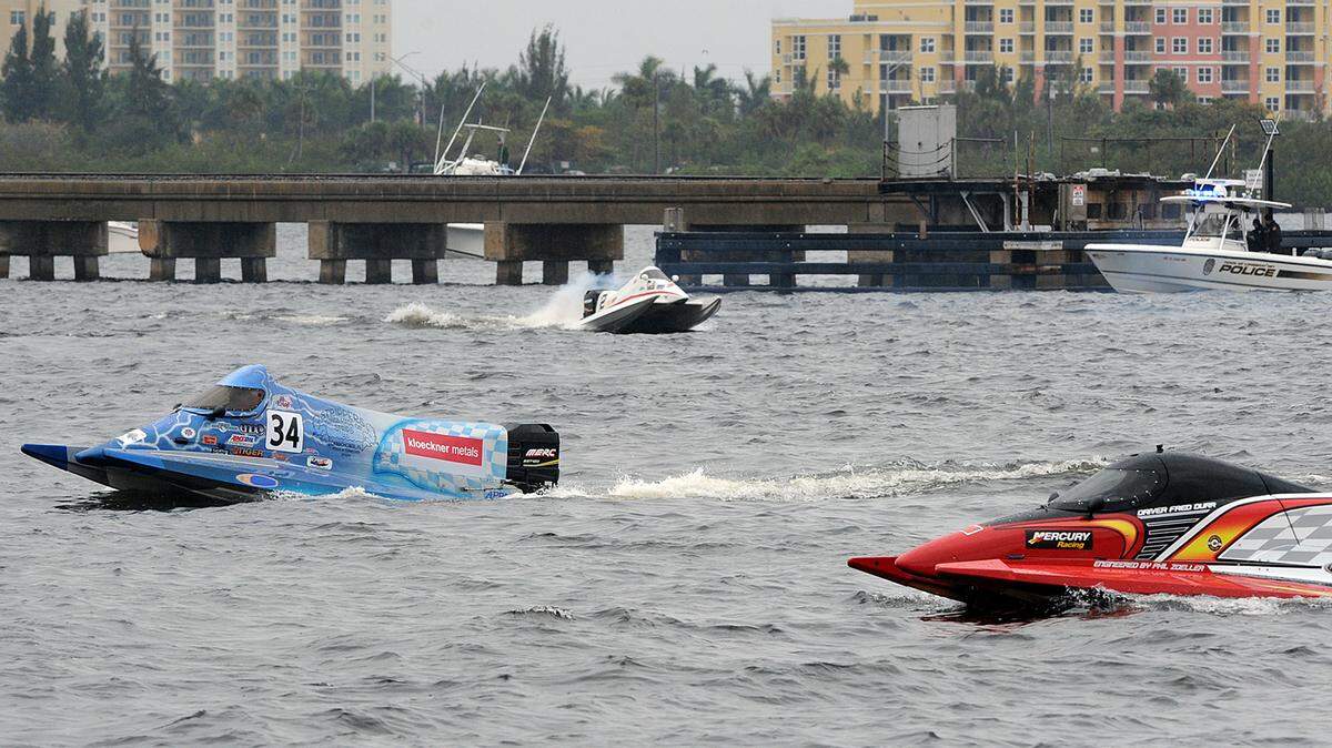 Powerboats warm up on the race course in Manatee River during the Bradenton Area River Regatta Saturday. 
 TIFFANY TOMPKINS/Bradenton Herald
