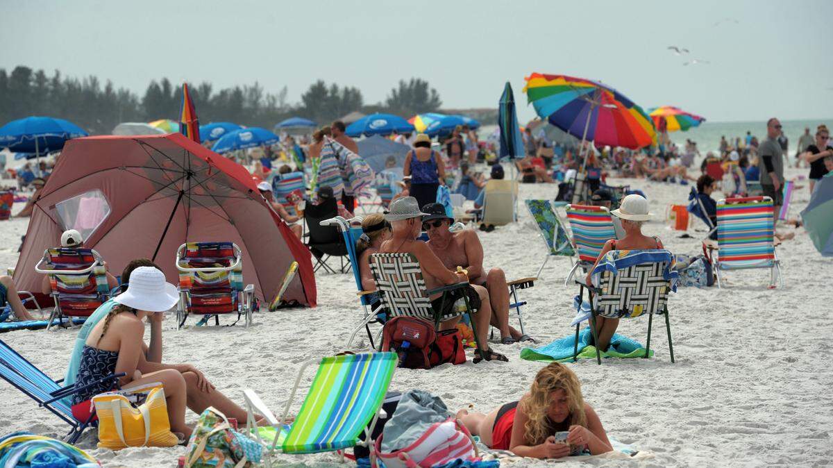 People crowd Coquina Beach on Friday as vacationers, spring breakers, and locals gather to enjoy a day at the beach. 
 GRANT JEFFERIES/Bradenton Herald
