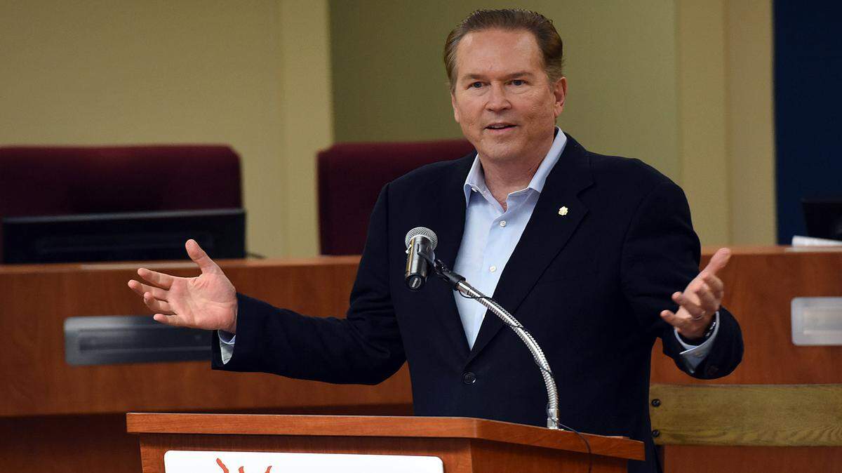 Rep. Vern Buchanan holds a listening session at the Manatee County Commission chambers Saturday morning to discuss national security, jobs and the economy.TIFFANY TOMPKINS/Bradenton Herald