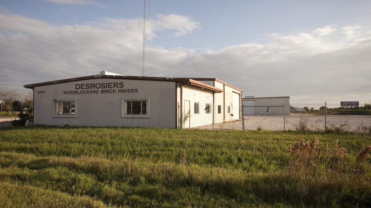 A Sarasota investor purchased acreage at the southeast corner of U.S. Highway 301 and Whitfield Ave. early this month, adding it to more than 12 acres he already owns in the growing corridor of industrial warehouses. MATT M. JOHNSON/Bradenton Herald
