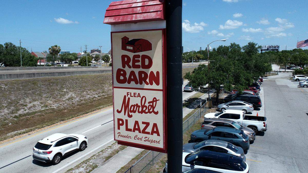 A Bradenton coin dealer is facing charges after taking payment for coins that were allegedly never delivered, according to the Manatee County Sheriff’s Office. The Red Barn Flea Market at 1707 1st Street, Bradenton