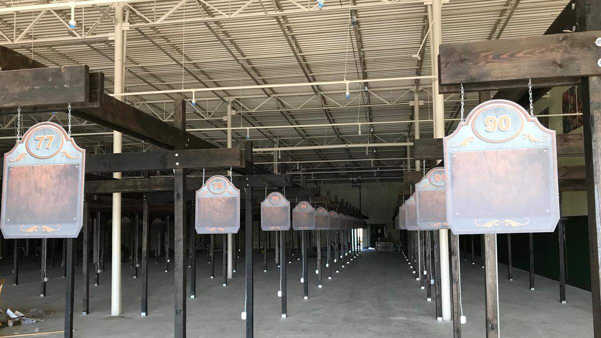 The Oneco Farmers Market is scheduled to open Aug. 18 with 115 vendors at 5108 15th St. E., in space formerly occupied by Winn Dixie.&nbsp; 