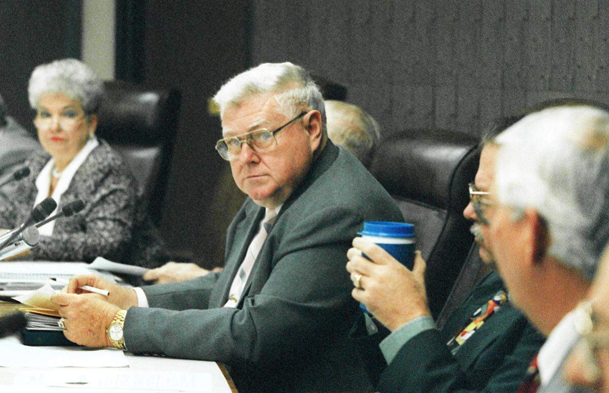 Mayor Bill Evers checks for yea or nay votes during a city council meeting in 1997.