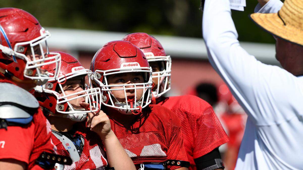 Manatee High football players during practice at on Wednesday, Sept. 21, 2022.