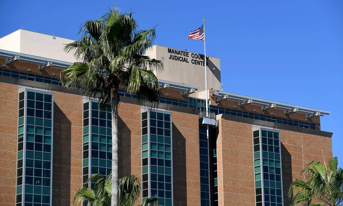The Manatee County Judicial Center is expanding coronavirus contact tracing and encouraging the use of masks.