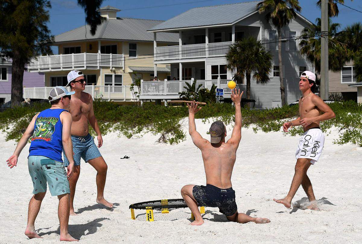 03/09/21--College students on Spring Break from a college in North Carolina enjoy the warm weather at Cortez Beach on Anna Maria Island March 9, 2021.