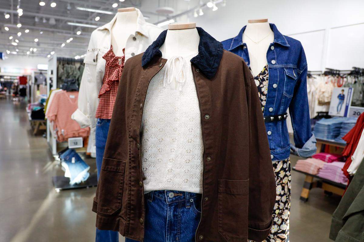 Old Navy is opening an outlet store for the first time in Manatee County. The store is located in the Ellenton Premium Outlets and opens Saturday at 10 a.m.
