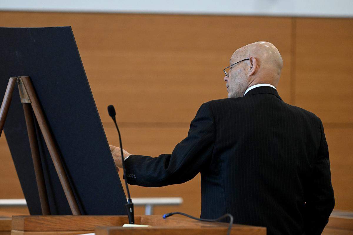Defense attorney Neil Taylor gives his closing argument to the jury on the sixth day of Ashley Benefield’s trial for the second-degree murder of her husband, Doug Benefield, in 2020 at the Manatee County Judicial Center, July 29, 2024.
