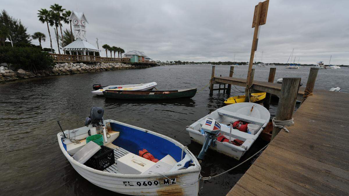 The Bridge Street Pier reaches out into Anna Maria Sound. The Anna Maria Oyster Bar is renovating the restaurant space on the pier while several near by shops on the pier are vacant. 
 GRANT JEFFERIES/Bradenton Herald