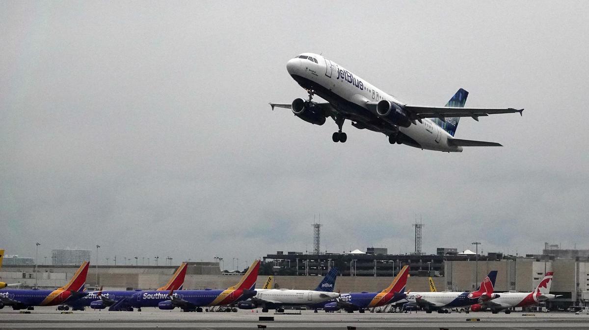 Broward deputies are investigating a bomb threat at Fort Lauderdale-Hollywood International Airport Saturday afternoon, officials said.