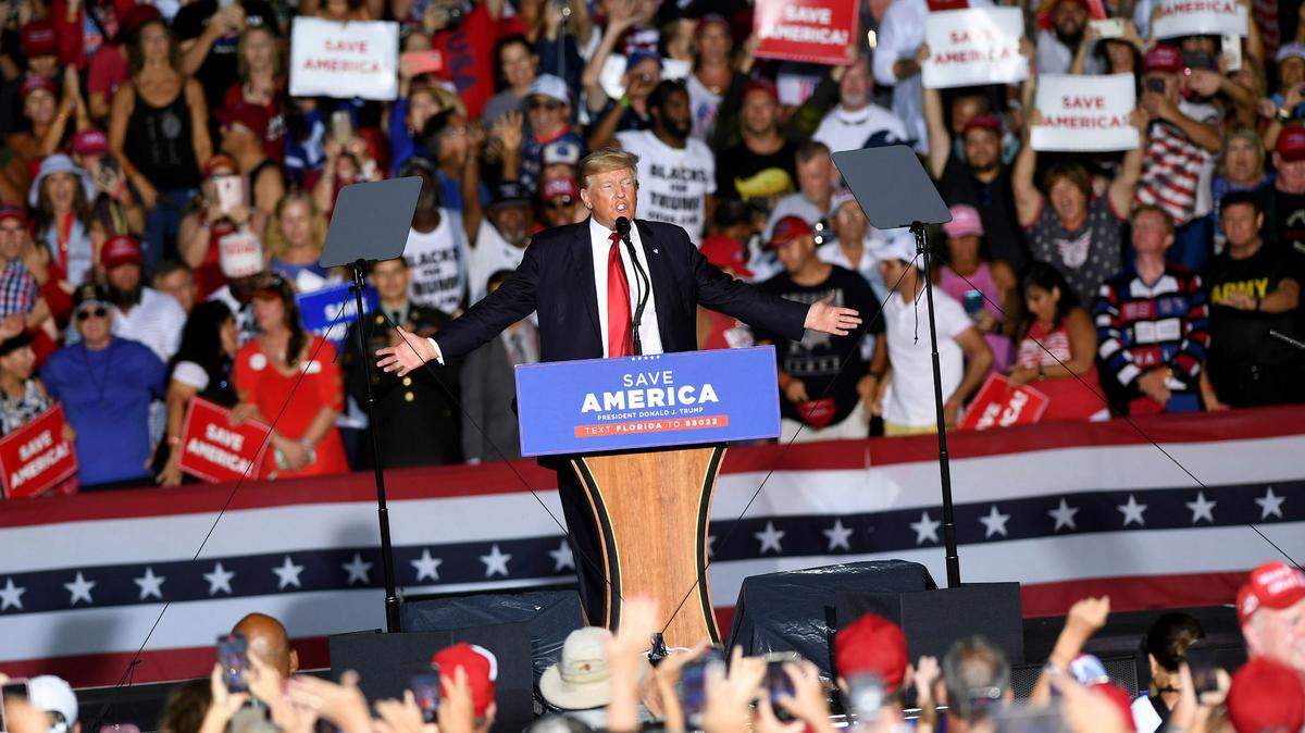 07/03/21—Florida Republicans in US Congress are endorsing former President Donald Trump instead of Gov. Ron DeSantis in the 2024 presidential race. In this Bradenton Herald file photo, Trump addresses supporters during a July 2021 rally in Sarasota.