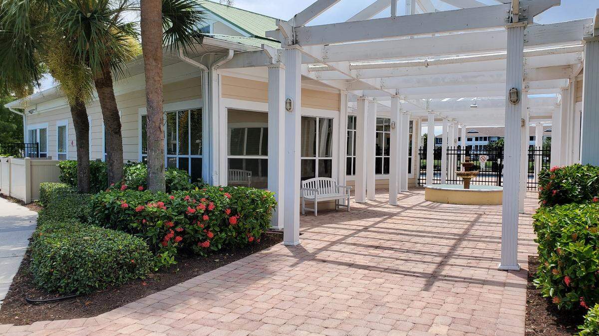 A St. Petersburg man is facing charges for exposing himself outside the pool of The Palms condo community in Bradenton.