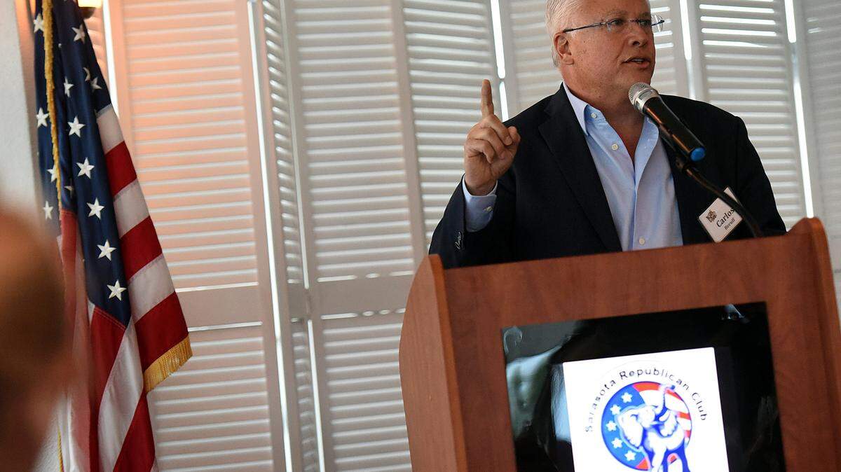 Carlos Beruff, candidate for Senate, addresses the Sarasota Republican Club at a dinner Thursday night at Marina Jacks.TIFFANY TOMPKINS/Bradenton Herald