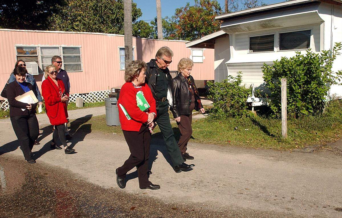 BRADENTON, 12/15/03--Cheri Coryea of Manatee County Community Services, Sheriff Charlie Wells and Manatee County Commissioner Pat Glass lead a group including the representative of the new owners of the Trail Mobile Home Park toured the area and discussed measures to ensure the residents receive help relocating and are aware of their rights.--photo by Tiffany Tompkins/d