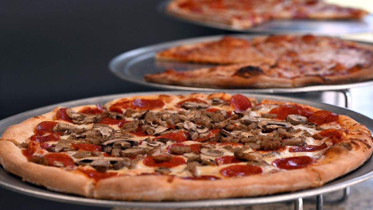 Godson’s Pizzeria at 3306 Manatee Ave. West serves pizza, wings, subs and more.