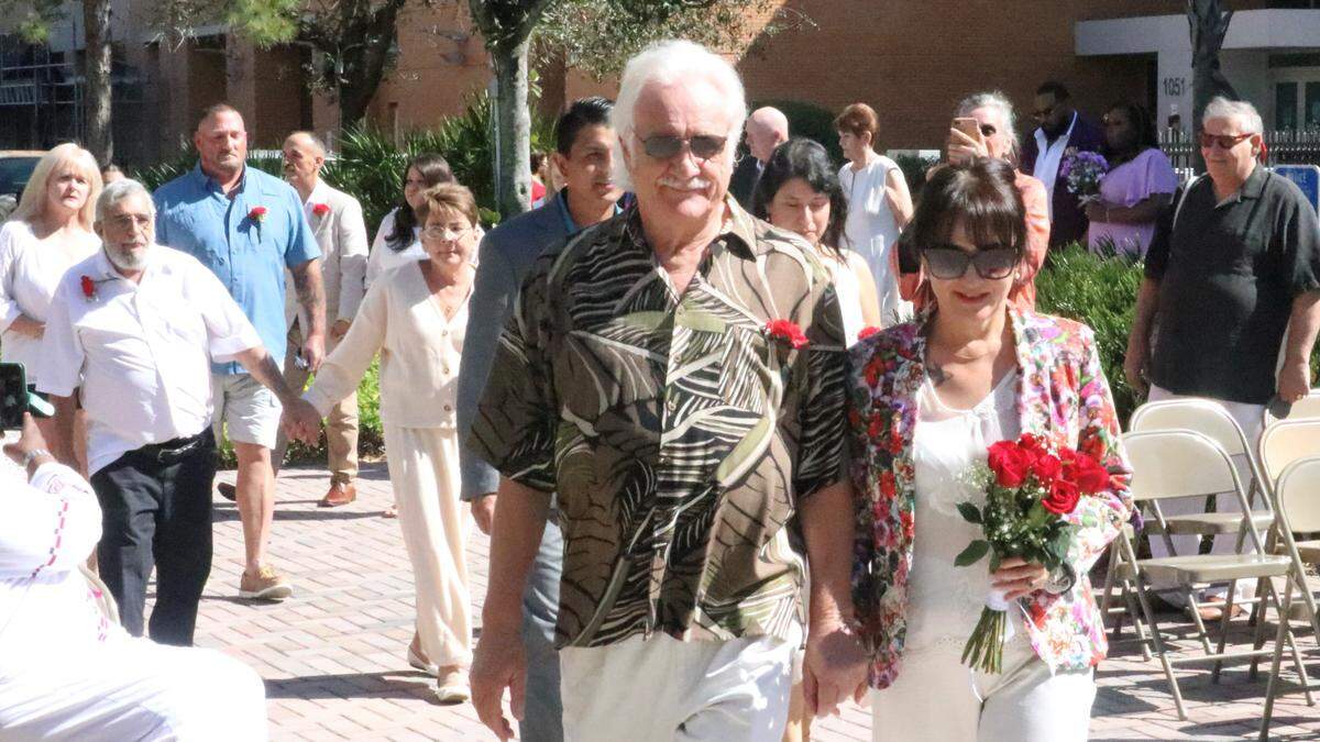 Bert Spagnola and Sara Kapezoia led the wedding march of couples who exchanged vows at the Historic Manatee County Courthouse on Valentine’s Day, Feb. 14.