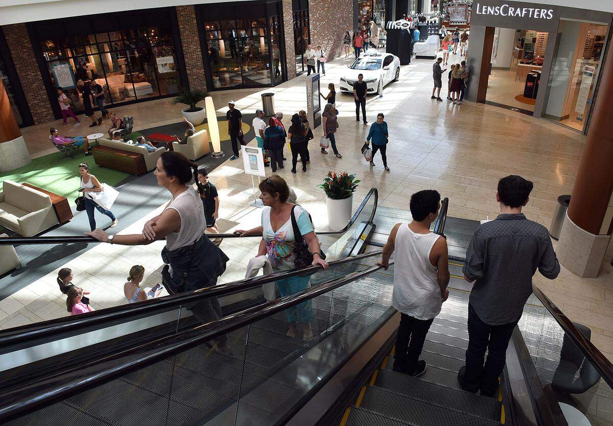 Shoppers filled The Mall at UTC the day after Christmas, a typically heavy day for retail.  Sales tax revenues from the Mall at University Town Center have been erroneously paid to Manatee County, the Florida Department of Revenue has advised.  Those revenues should have gone to Sarasota County.
