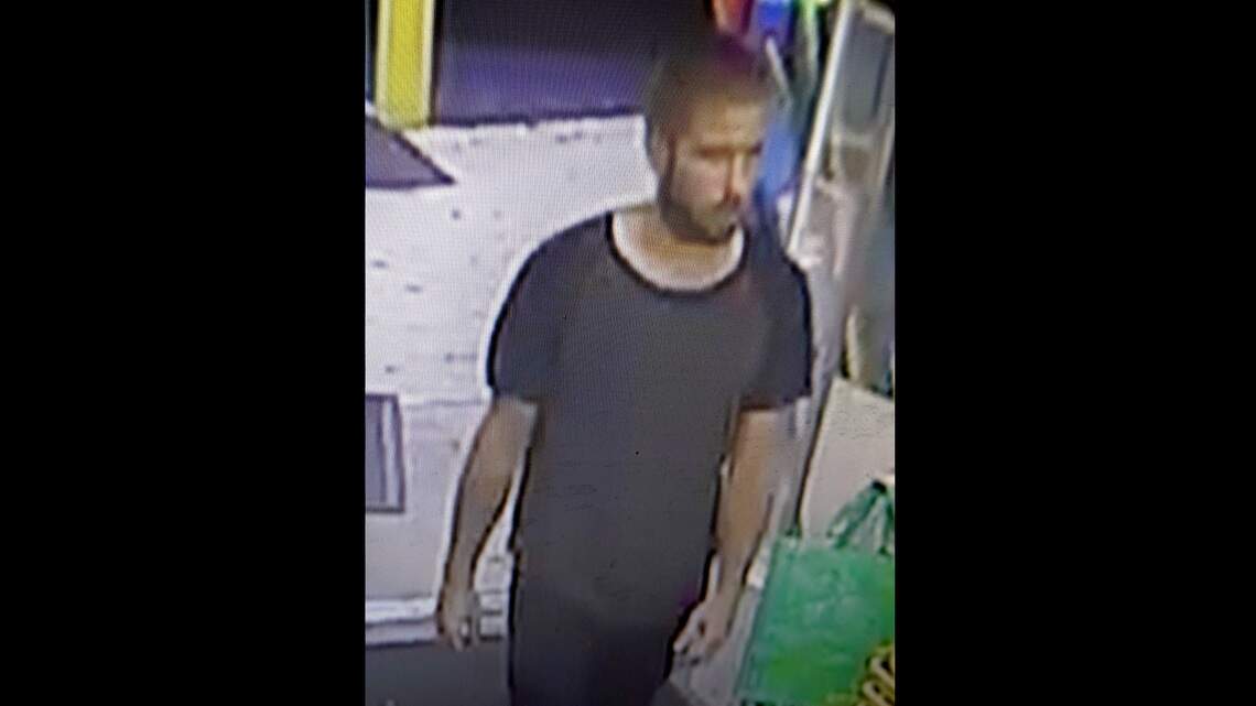 Police searching for man who robbed two Bradenton stores | Bradenton Herald