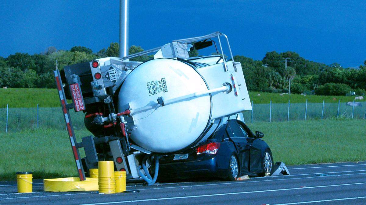 09/16/21—A tanker driving northbound on U.S. 301 was making a left turn onto 44th as a Chevy sedan was doing the same in a different turn lane, when the tanker entered the other driver’s lane it overturned, killing the driver of the sedan. Florida Highway Patrol is investigating.