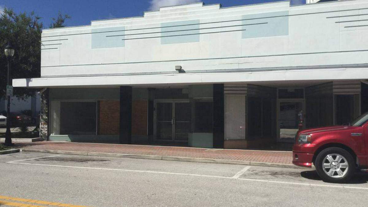 Bradenton officials approved a special use permit to run a limited conference center for the new owner of this building in the 500 block of 13th Street West. MARK YOUNG/Bradenton Herald file photo