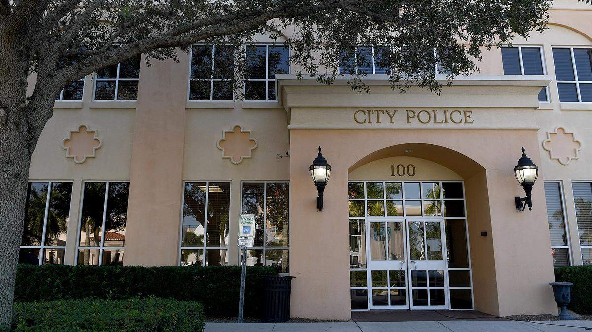Mayor Gene Brown announced today that he is recommending an independent investigation of the Bradenton Police Department.