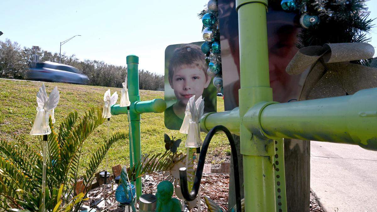 A roadside memorial sits on US 19 in Palmetto to remember Tyler Pittard and Donald Keefer who died in a hit-and-run crash on Aug. 17, 2019.