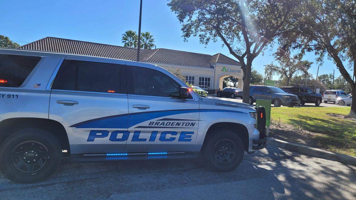 Bradenton Police Department is investigating a robbery at Regions Bank on Manatee ave. Thursday morning at 9:30 a.m.