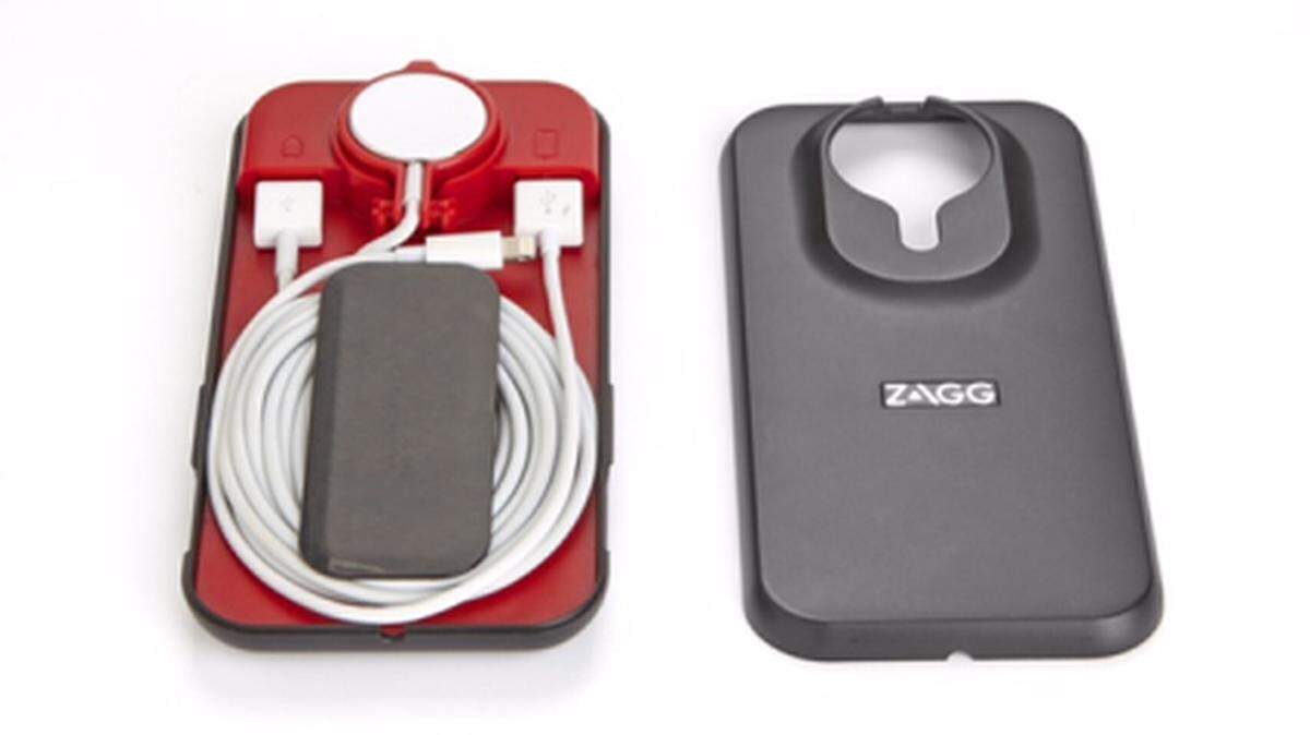 Life doesn't stop just because your battery dies but it can feel like it. The Mobile Charging Station is a portable charger and dock that's ready whenever, and wherever, you need it so you never have to worry about running low. Charge your iPhone and Apple Watch at the same time, effortlessly, whether you're at school, work, or on the go. 
 The dual-charging design delivers one full charge for both your iPhoneÆ and Apple WatchÆ - at the same time. Oh, and did we mention it's 33 percent faster than an Apple 5W USB power adapter