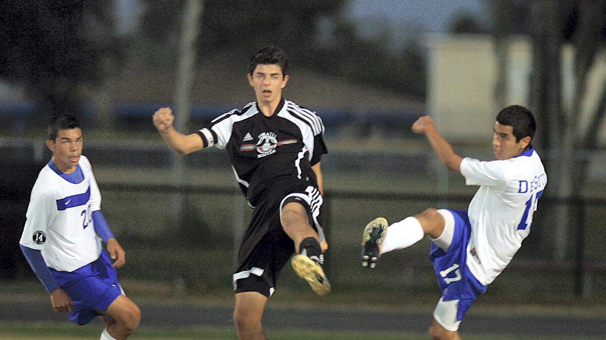 Braden River's Brandon Lam takes the ball from two DeSoto Bulldogs players at Palmetto High.--photo by Tiffany Tompkins-Condie/ttompkins@bradenton.com