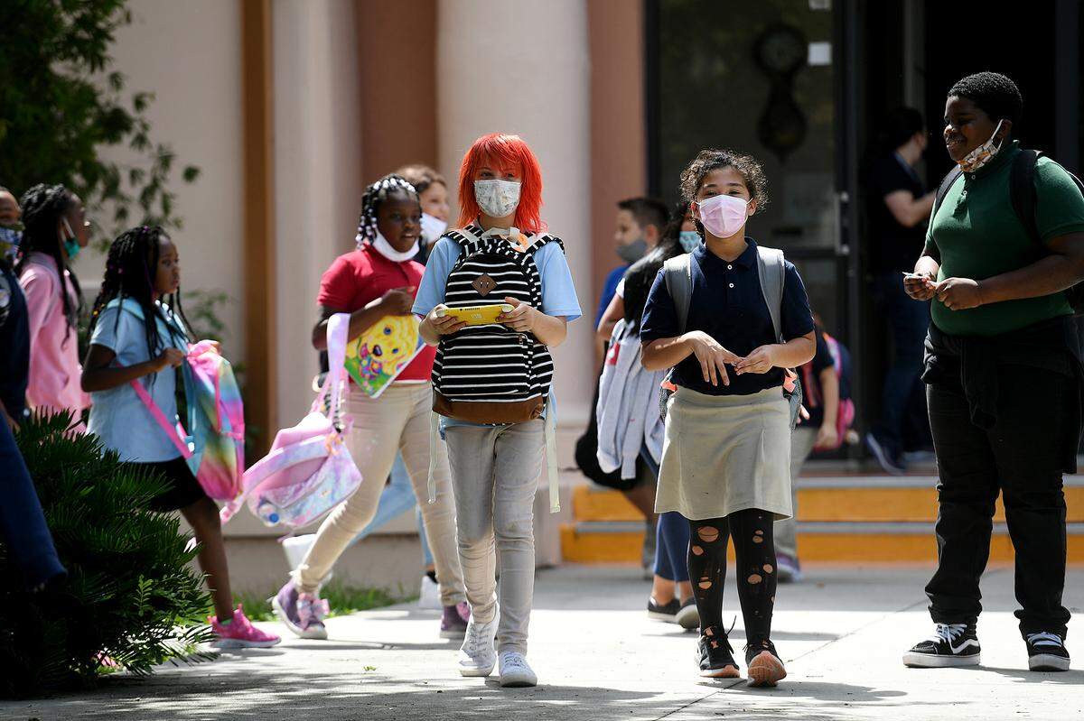 08/25/21—Students are dismissed from Ballard Elementary School on Wednesday. More than 2,400 parents answered a school district survey and said they preferred a mask-only classroom for their children.