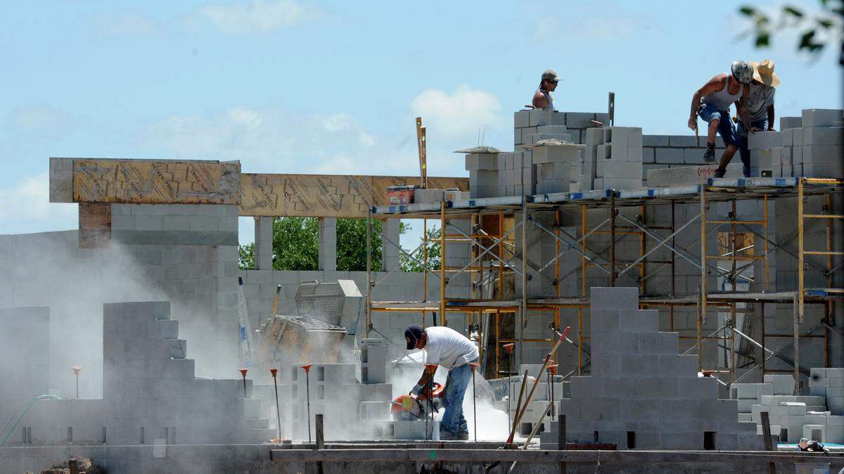 Crews work on one of the many homes under construction in The Lake Club at Lakewood Ranch in this 2014 file phtotograph. Lakewood Ranch is one of the top master planned communities for home sales in the the country. 
 GRANT JEFFERIES/Bradenton Herald File Photograph
