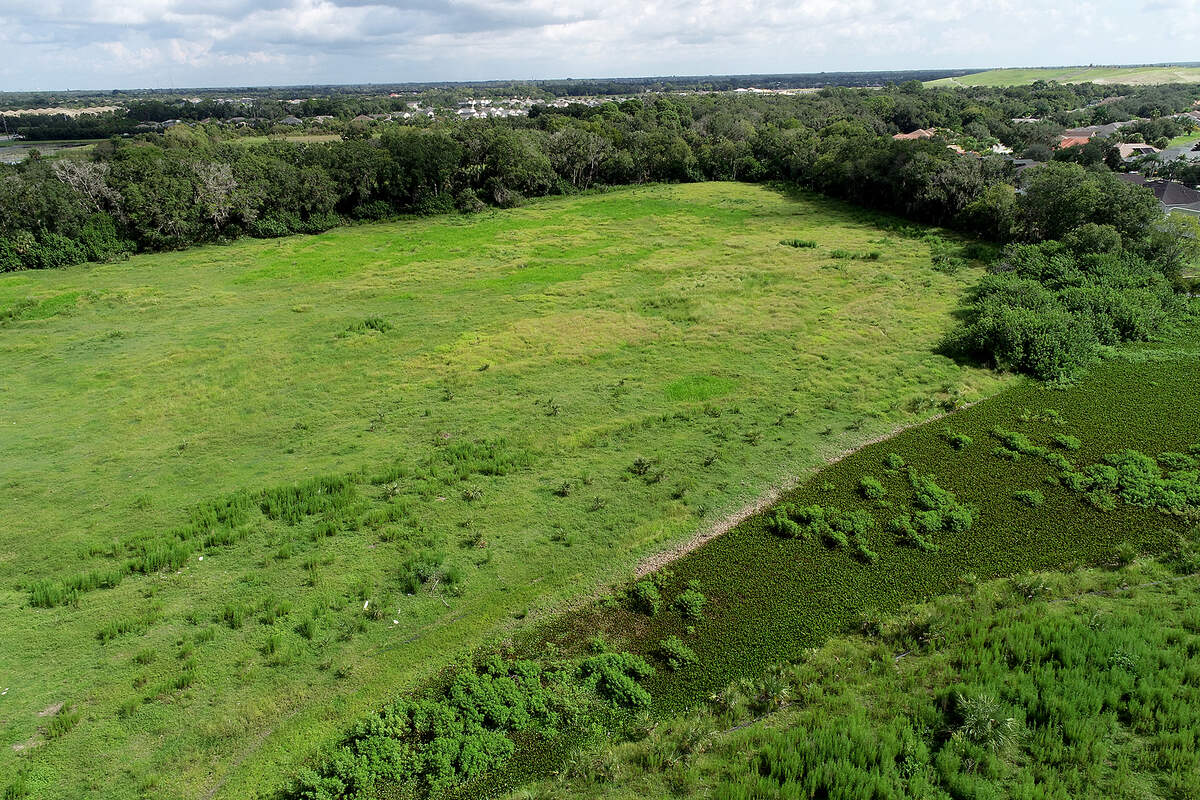 The Manatee County Commission approved developer Carlos Beruff’s rezoning request at corner of Whitfield Avenue and Lockwood Ridge Road for a new apartment complex to be built.