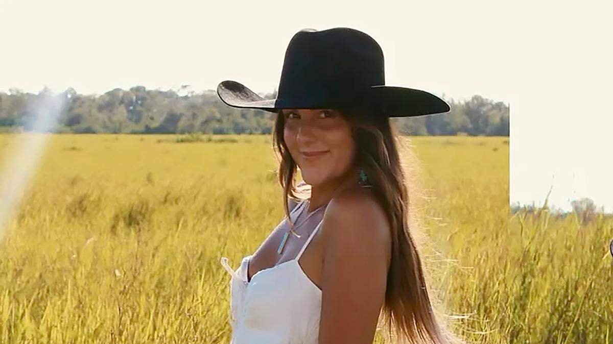 Maslin Kurtz is recovering from a fractured shoulder, sternum and spine after her vehicle collided with an alligator and rolled.