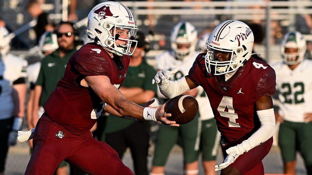 Lucas Despot hands off the ball to Marcus Galloway during the game between Lakewood Ranch and Braden River on Friday, Sept. 8, 2023.