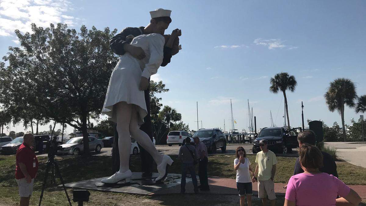 The ‘Unconditional Surrender’ statue on the Sarasota Bayfront is one of the city’s most photographed landmarks. Late Monday or early Tuesday, someone painted a red #MeToo on one of the nurse’s legs. The graffiti was quickly cleaned up early Tuesday.
