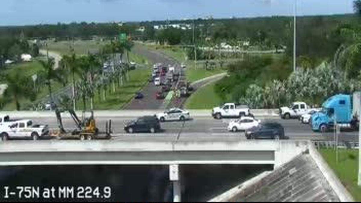 A crash on Interstate 75 south of U.S. 301 in Manatee County closed two southbound lanes of the highway Thursday morning, according to Florida Highway Patrol.